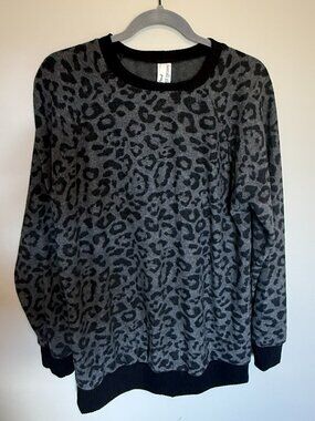 Grateful Hearts Gray Leopard Print Lightweight Sweater Size Large NWOT